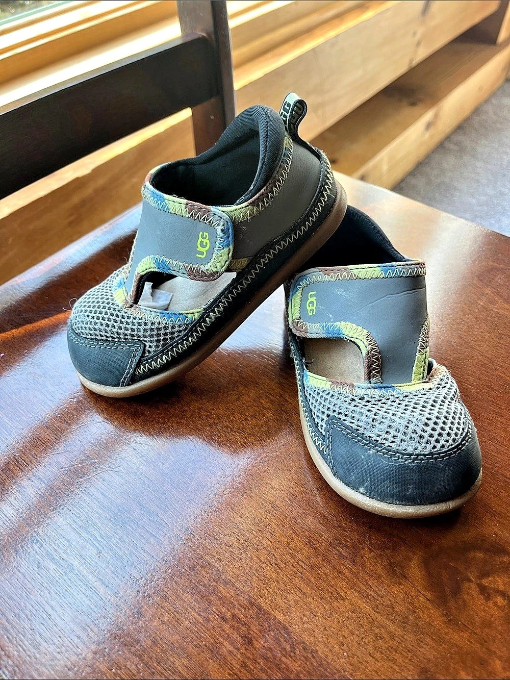 UGG Delta Closed Toe Sandal Kids Black & Gray Sandals